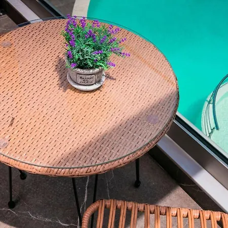 La Isola 公寓式酒店 3*