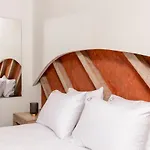 La Isola Aparthotel